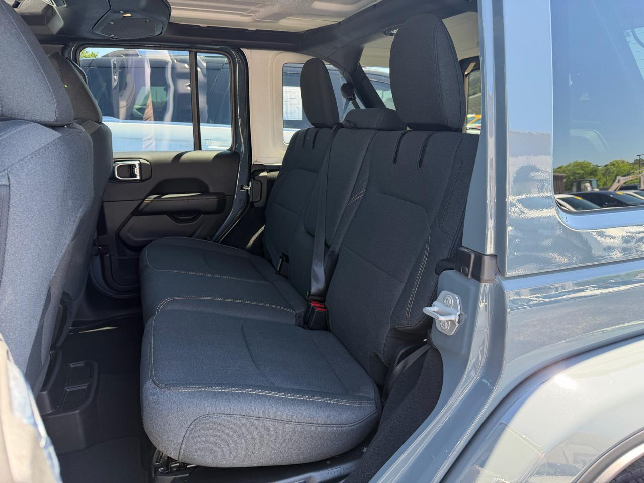 Jeep Wrangler 4xe Sahara 2025