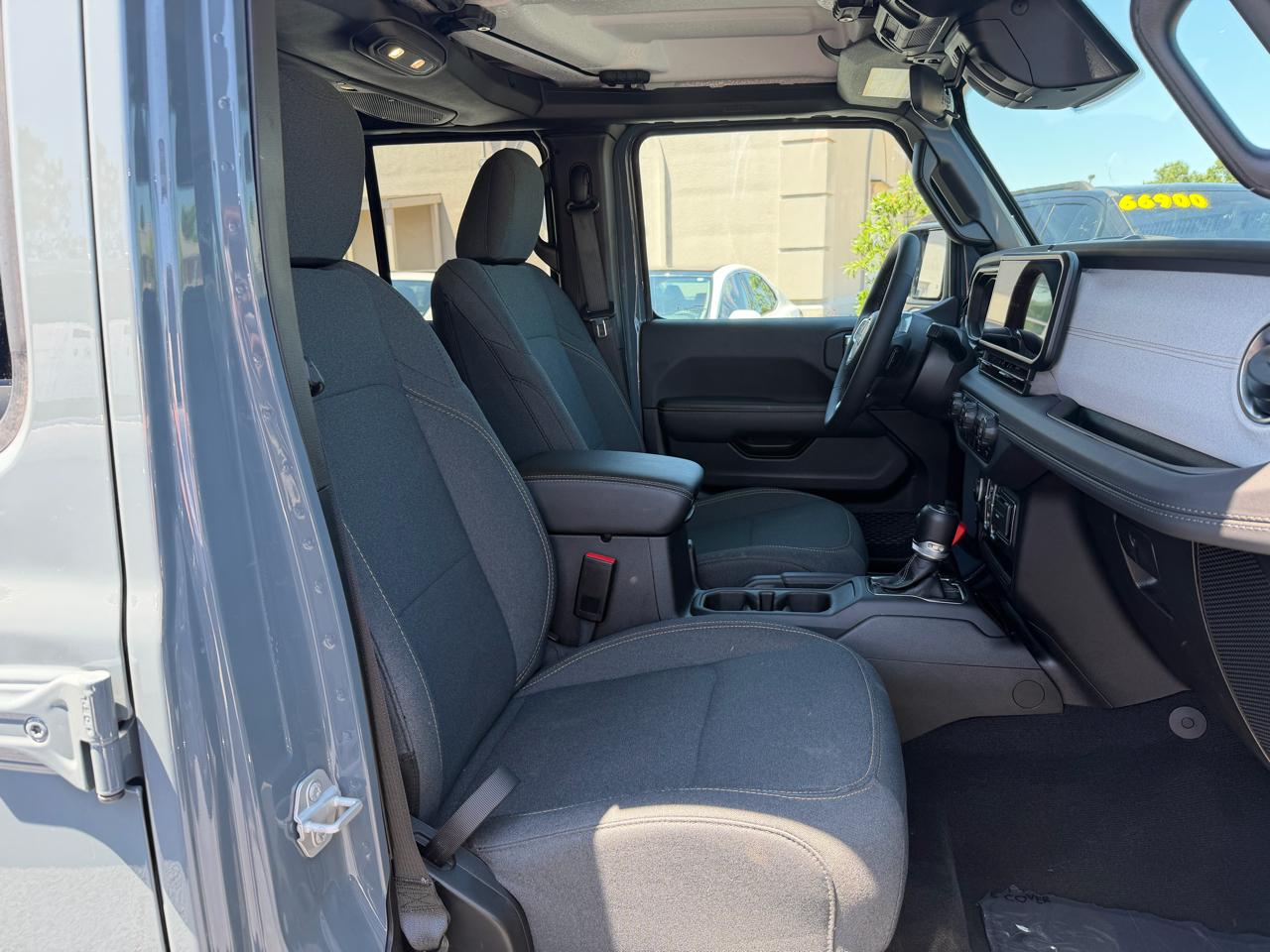 Jeep Wrangler 4xe Sahara 2025