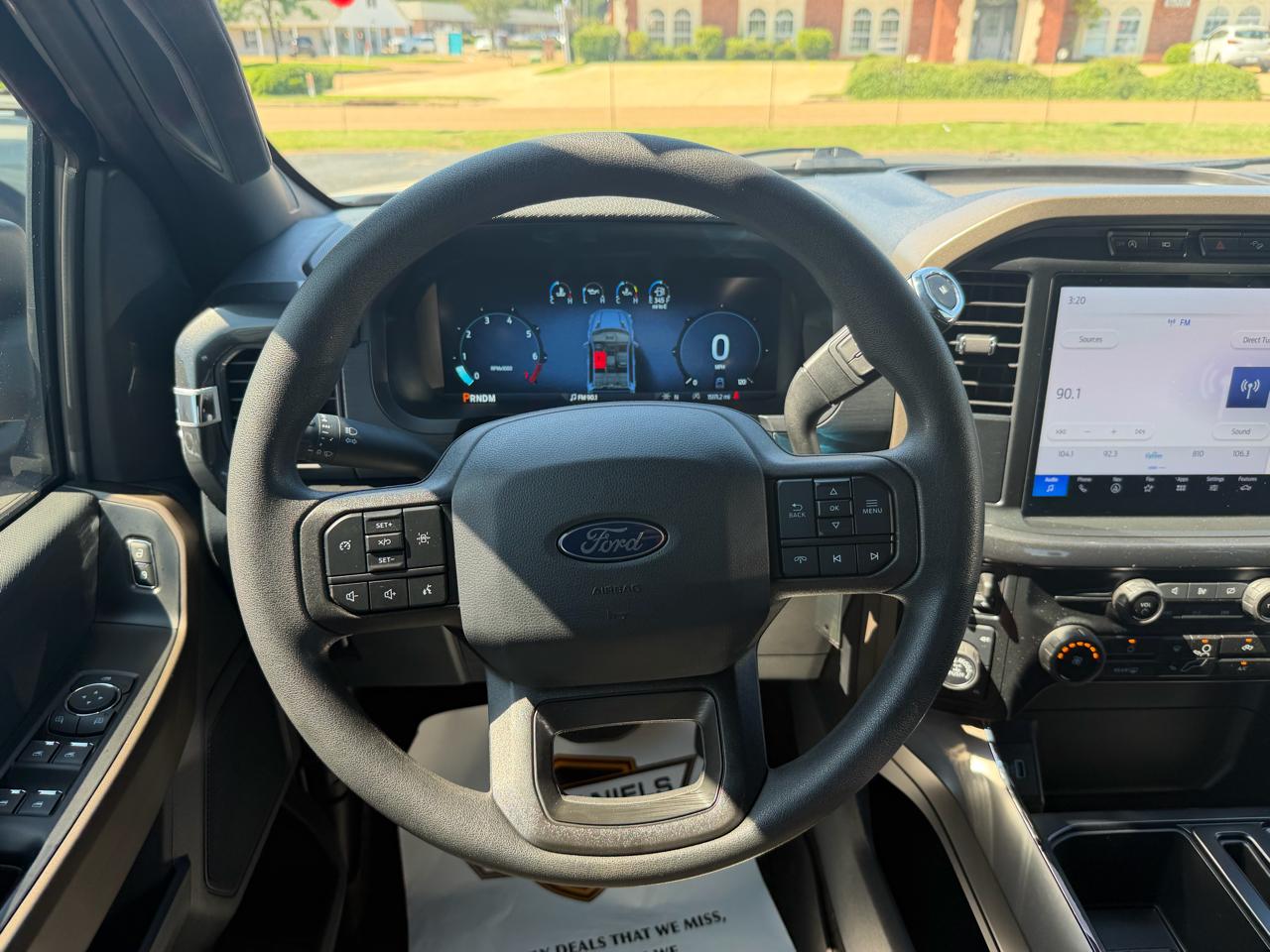 Ford F-150 STX SuperCrew 4WD 2024