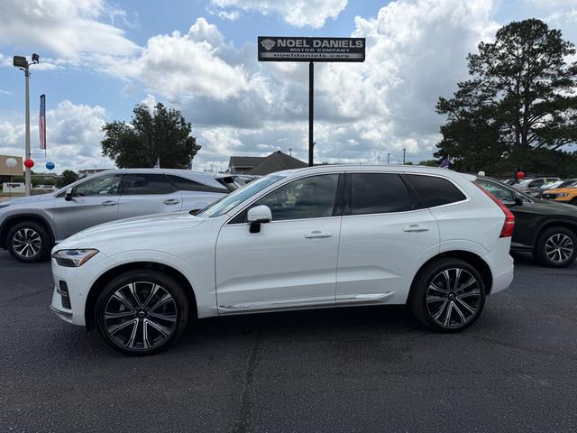 White 2023 Volvo XC60 B5 Ultimate Bright Theme FWD SUV / Crossover Front-Wheel Drive Automatic