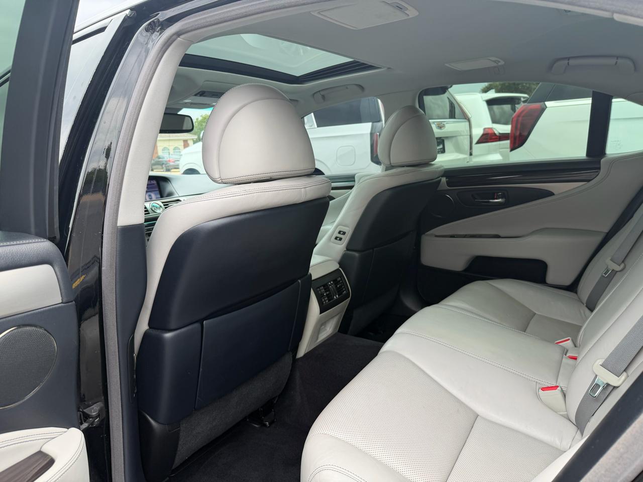 Lexus LS 460 Luxury Sedan 2014