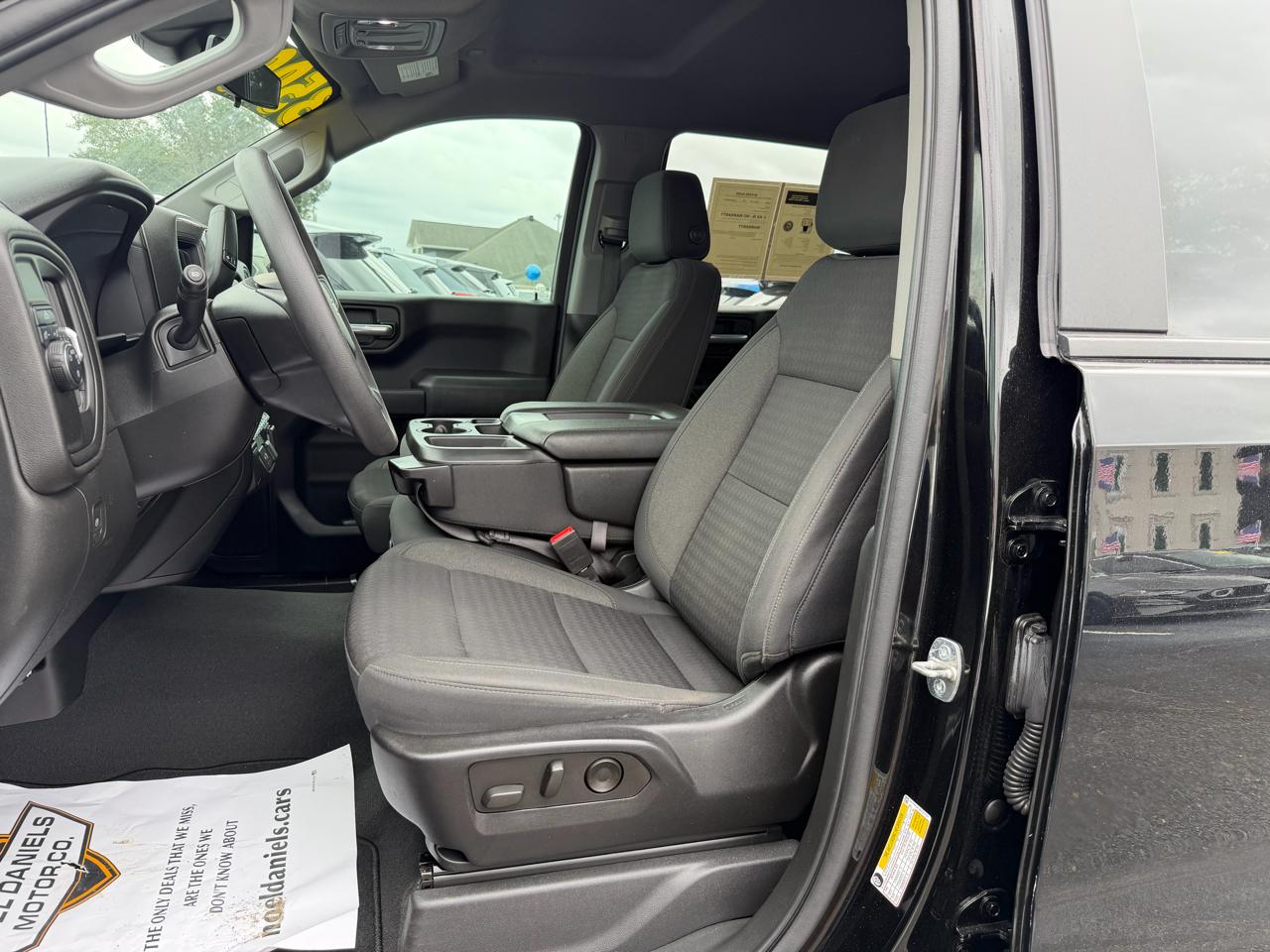 Chevrolet Silverado 1500 Custom Crew Cab 2WD 2022