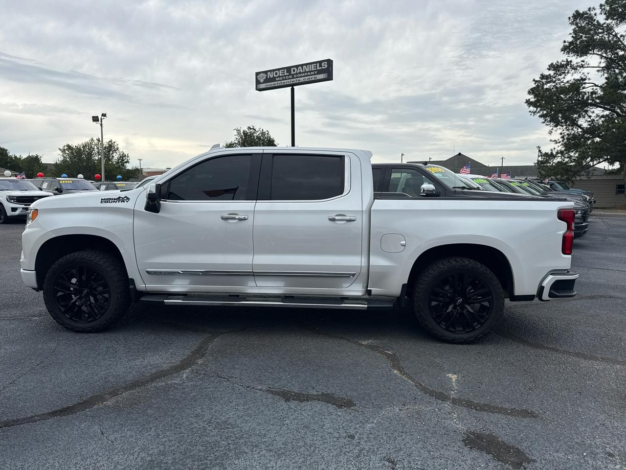 2023 Chevrolet Silverado 1500 High Country Crew Cab 4WD
