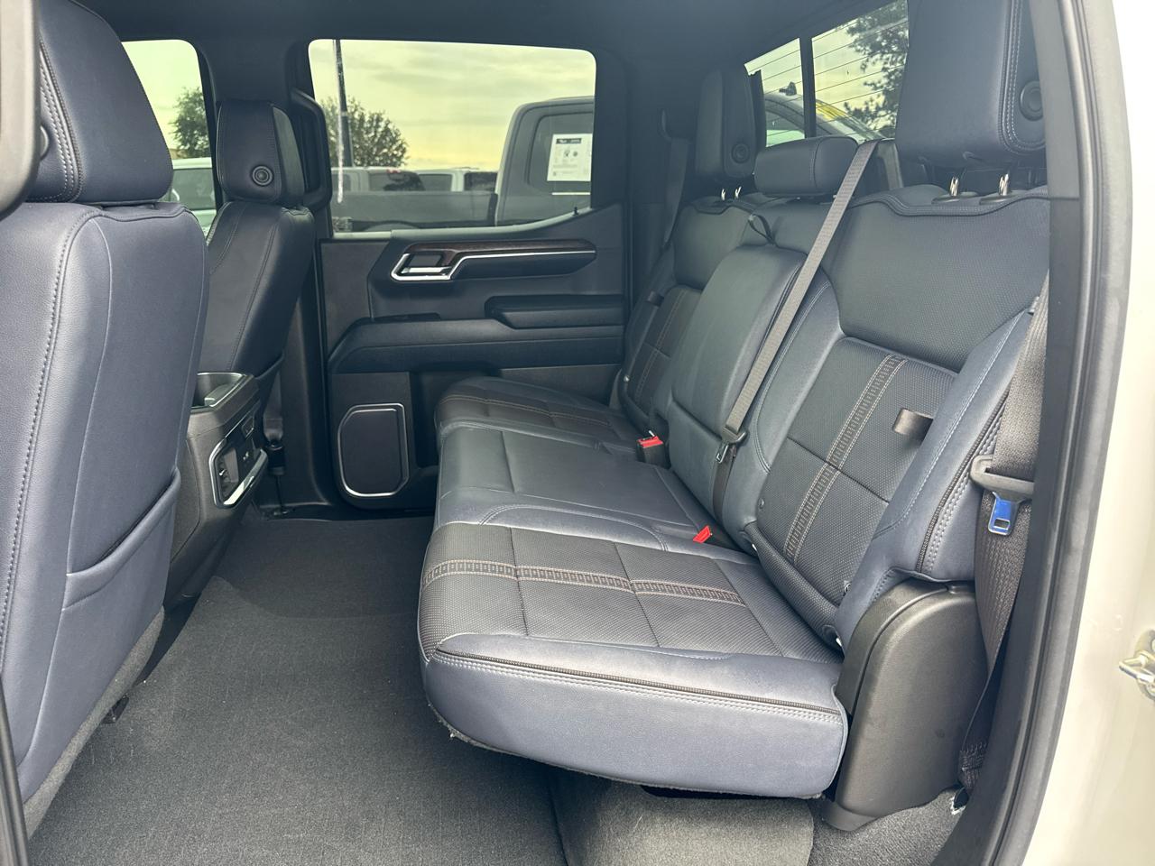 Chevrolet Silverado 1500 High Country Crew Cab 4WD 2023