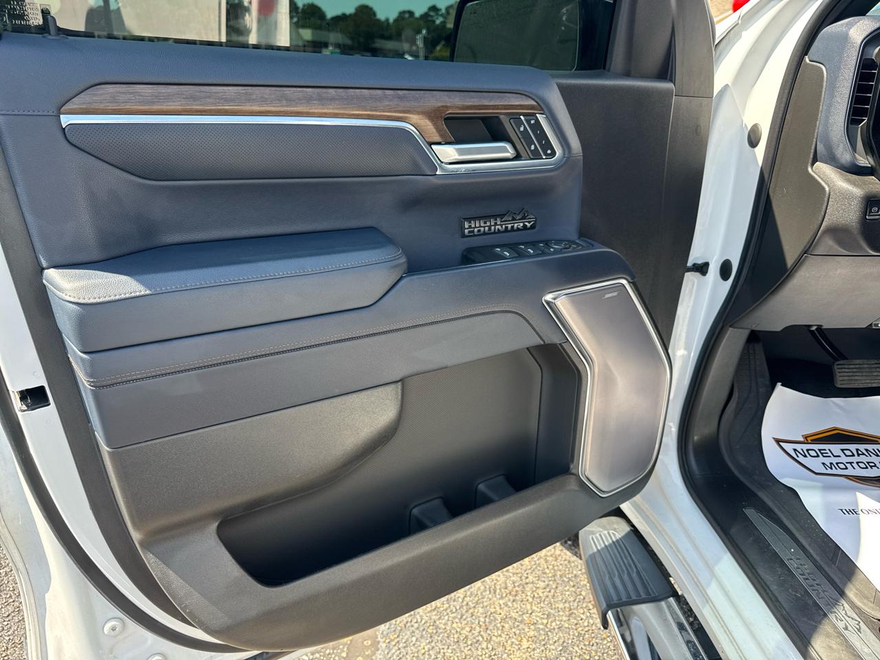 Chevrolet Silverado 1500 High Country Crew Cab 4WD 2023