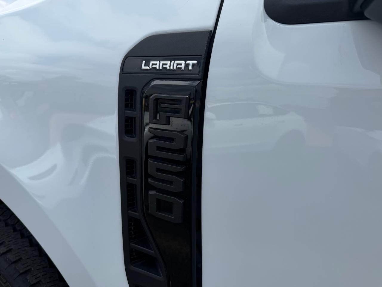 Ford F-250 SD Lariat Crew Cab 4WD 2024
