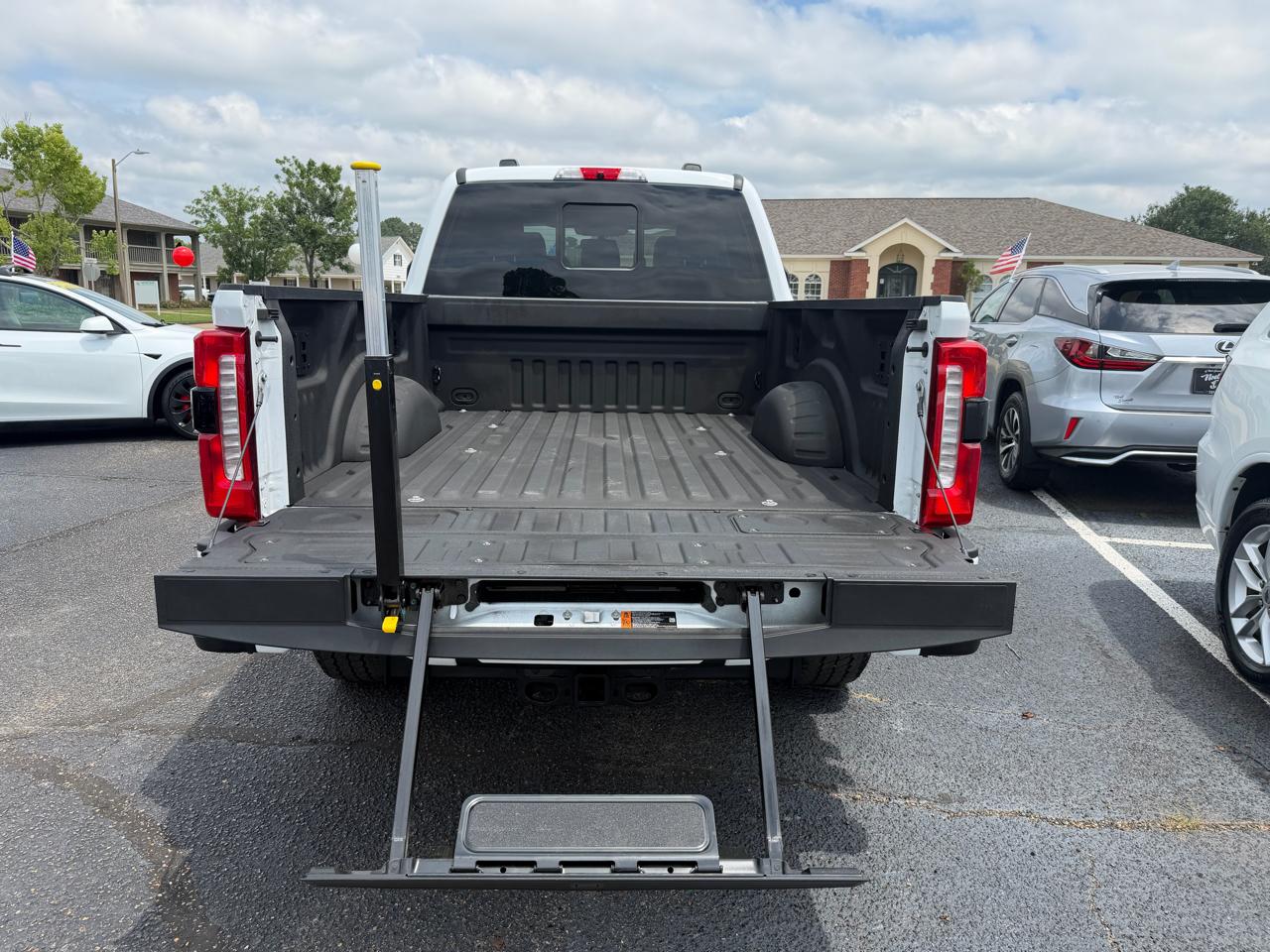 Ford F-250 SD Lariat Crew Cab 4WD 2024