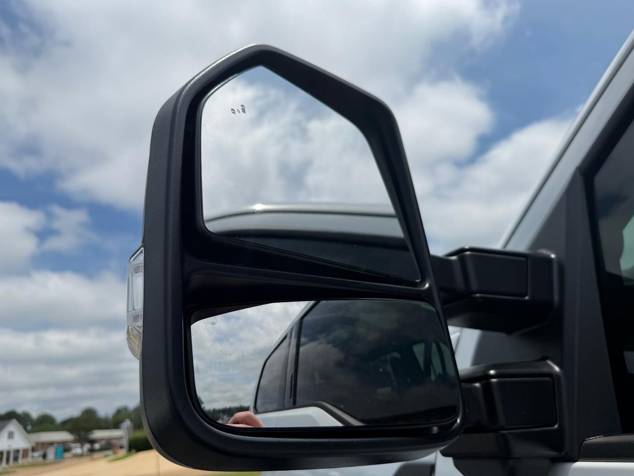 Ford F-250 SD Lariat Crew Cab 4WD 2024