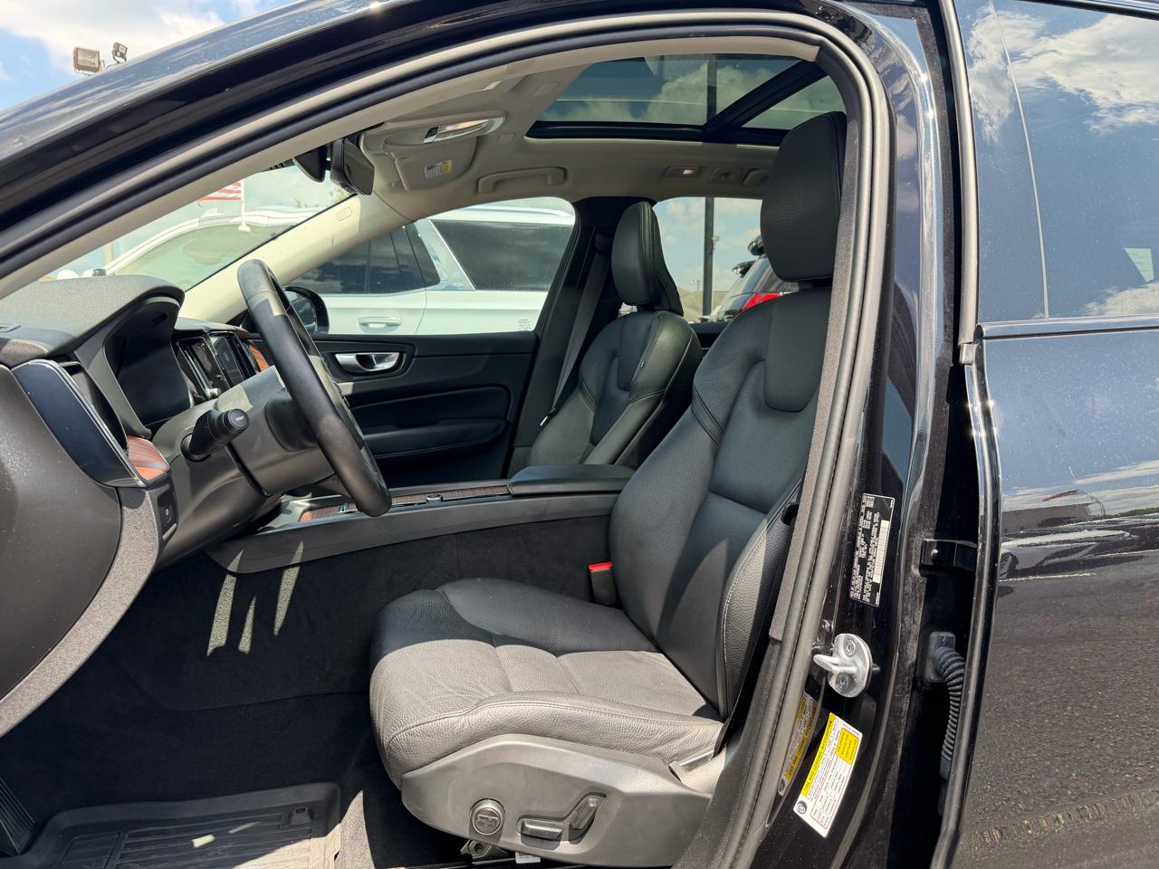 Volvo XC60 B5 Plus Dark AWD 2024