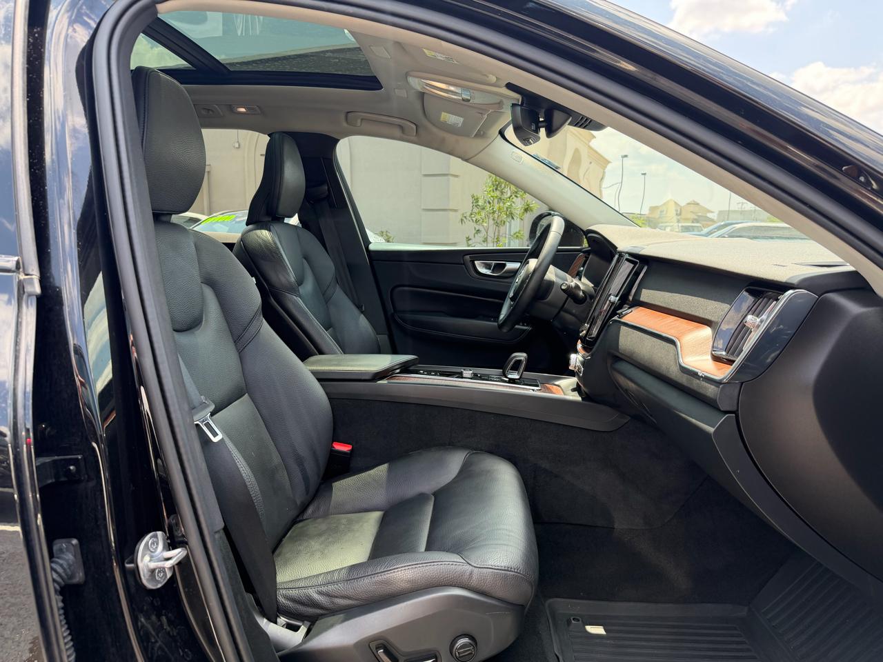 Volvo XC60 B5 Plus Dark AWD 2024