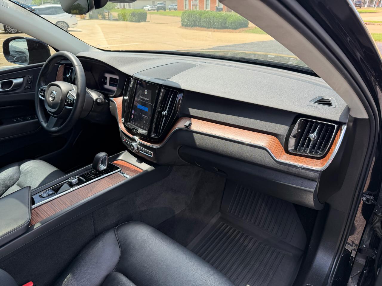 Volvo XC60 B5 Plus Dark AWD 2024