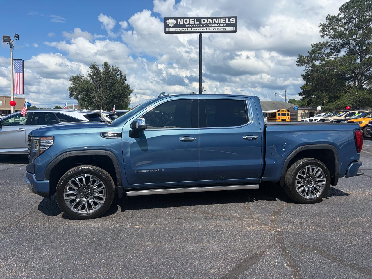 GMC Sierra 1500 Denali Ultimate Crew Cab 4WD 2025