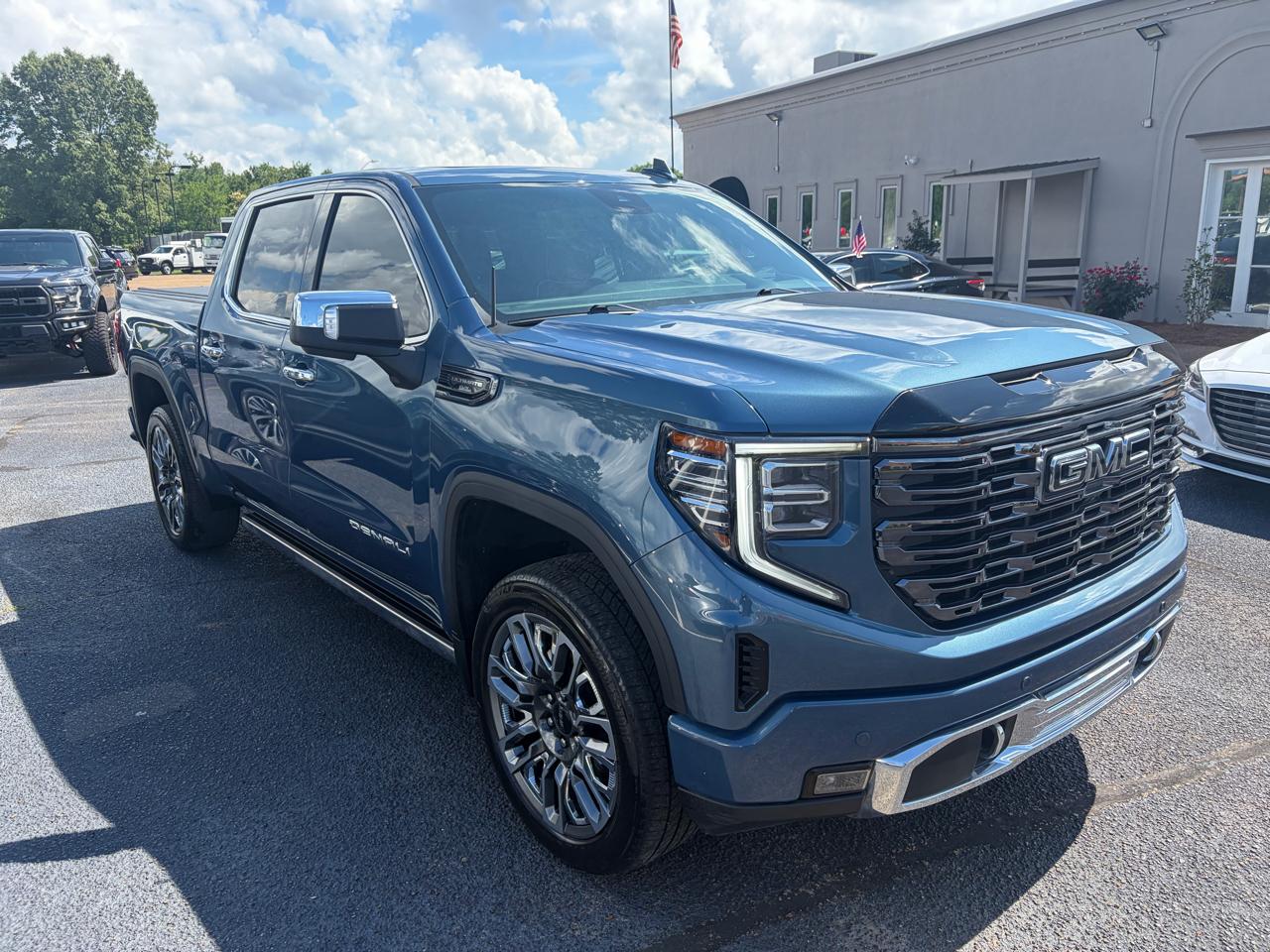 GMC Sierra 1500 Denali Ultimate Crew Cab 4WD 2025