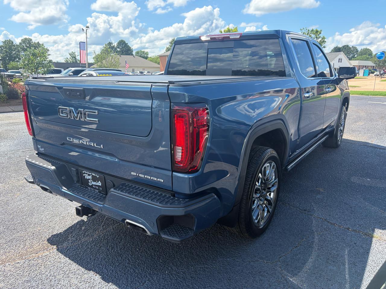 GMC Sierra 1500 Denali Ultimate Crew Cab 4WD 2025