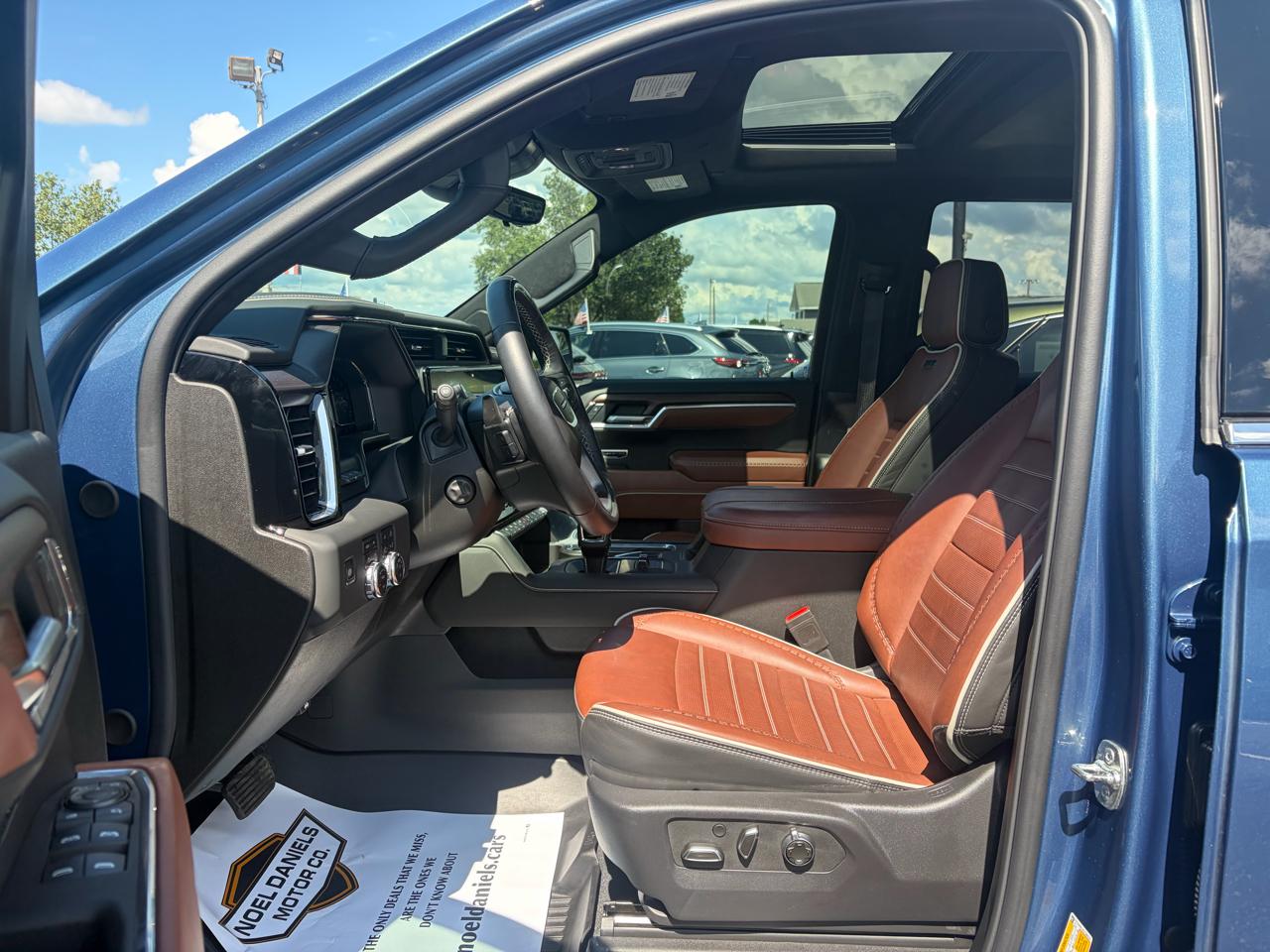 GMC Sierra 1500 Denali Ultimate Crew Cab 4WD 2025