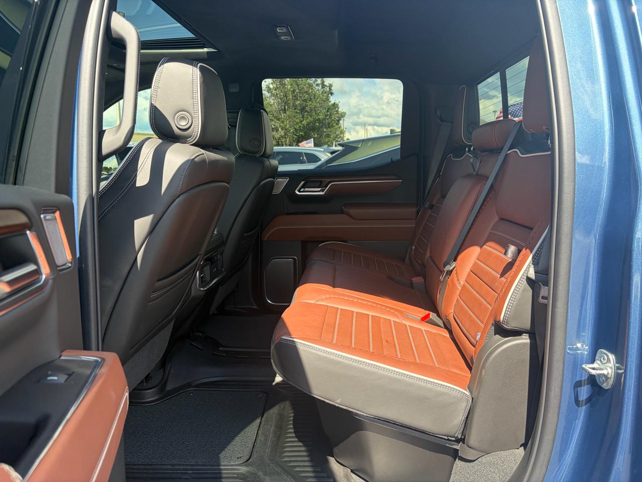 GMC Sierra 1500 Denali Ultimate Crew Cab 4WD 2025