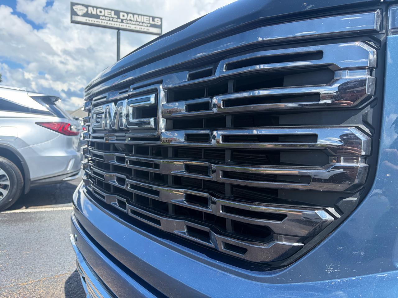 GMC Sierra 1500 Denali Ultimate Crew Cab 4WD 2025