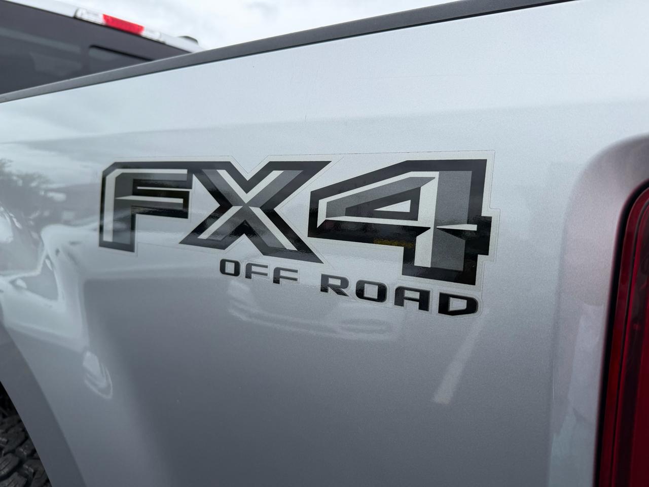 Ford F-250 SD Lariat Crew Cab 4WD 2020