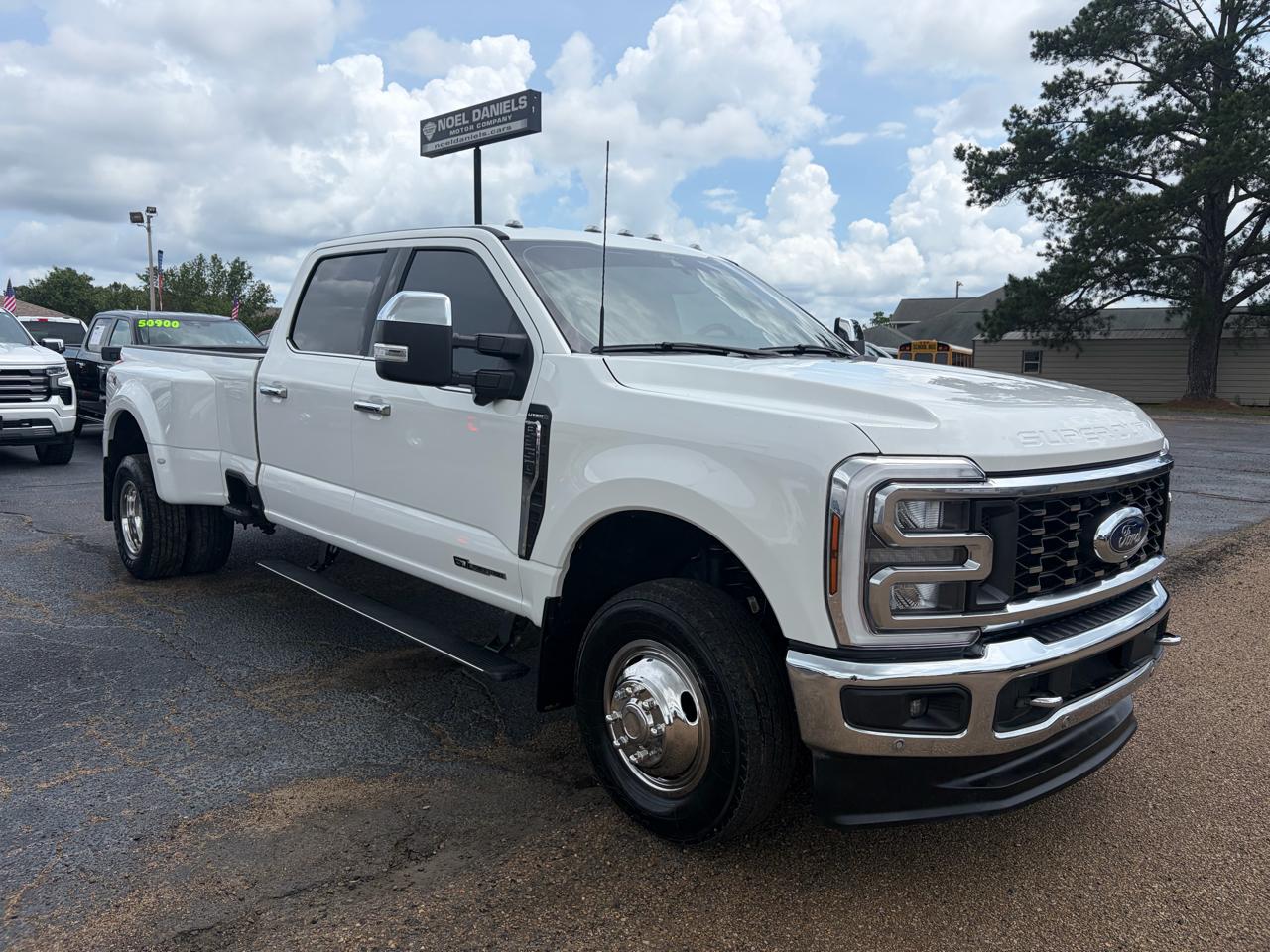 Ford F-350 SD Lariat Crew Cab SWB DRW 4WD 2024