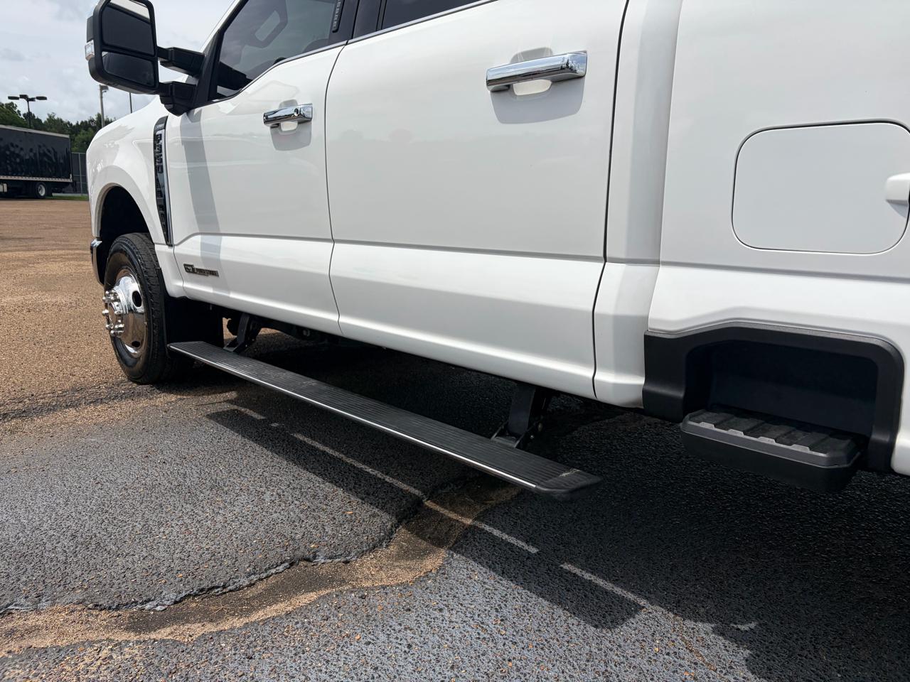 Ford F-350 SD Lariat Crew Cab SWB DRW 4WD 2024
