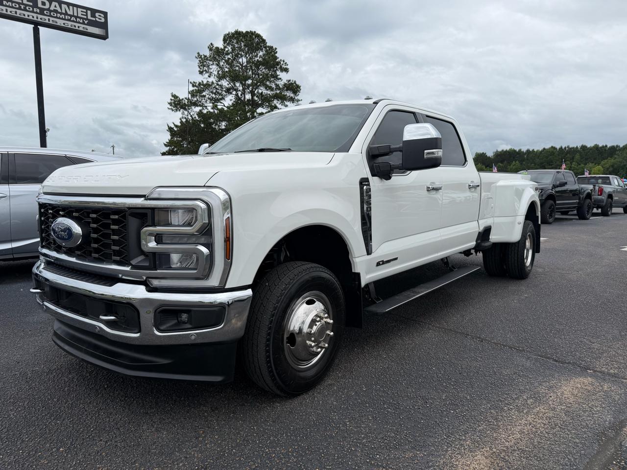 Ford F-350 SD Lariat Crew Cab SWB DRW 4WD 2024
