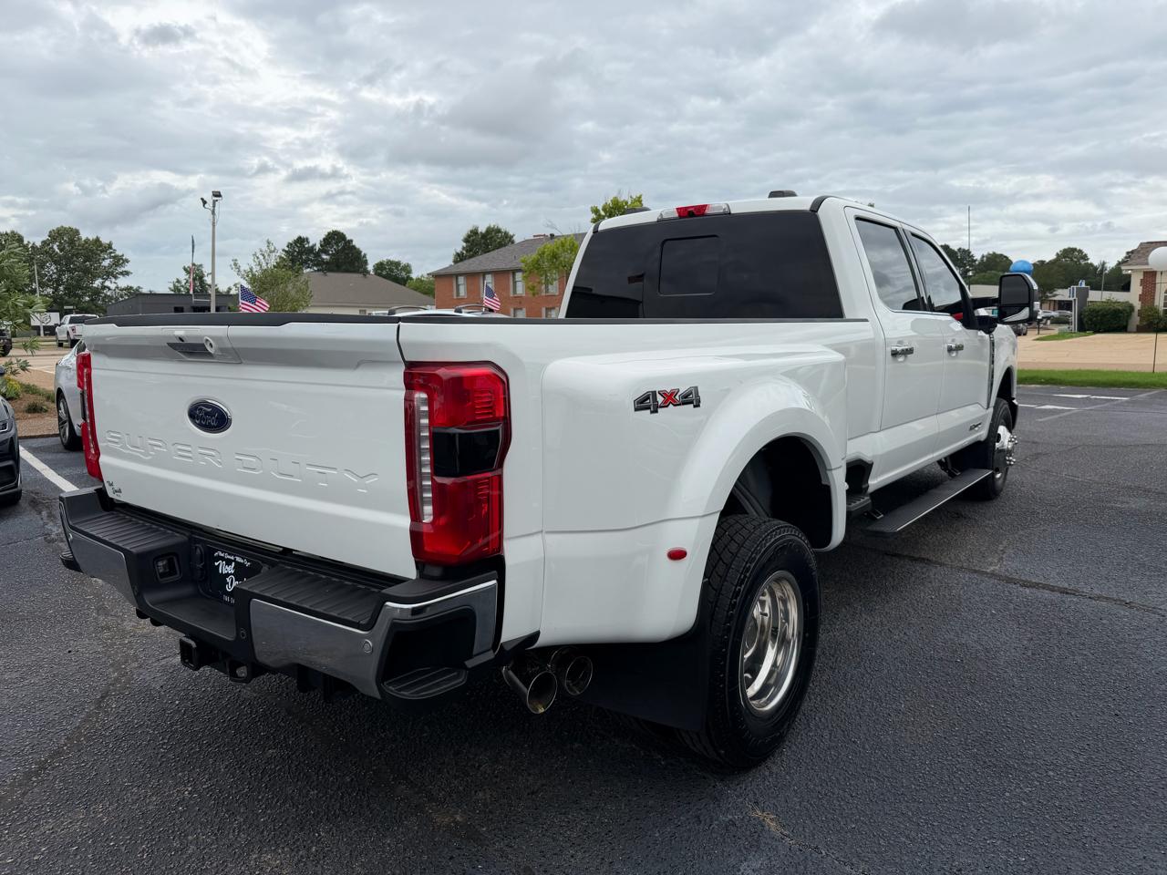 Ford F-350 SD Lariat Crew Cab SWB DRW 4WD 2024