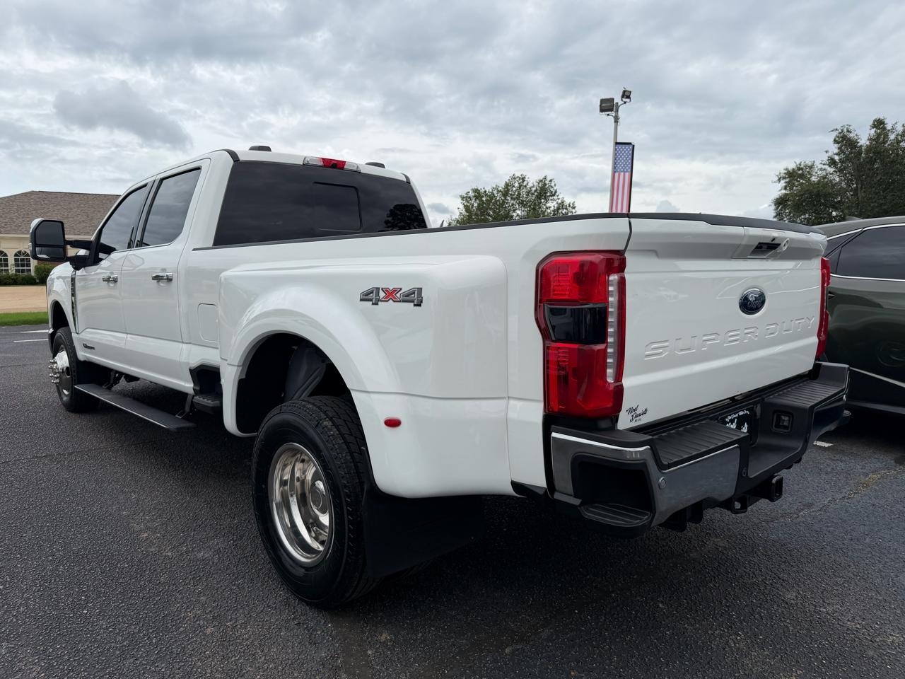 Ford F-350 SD Lariat Crew Cab SWB DRW 4WD 2024