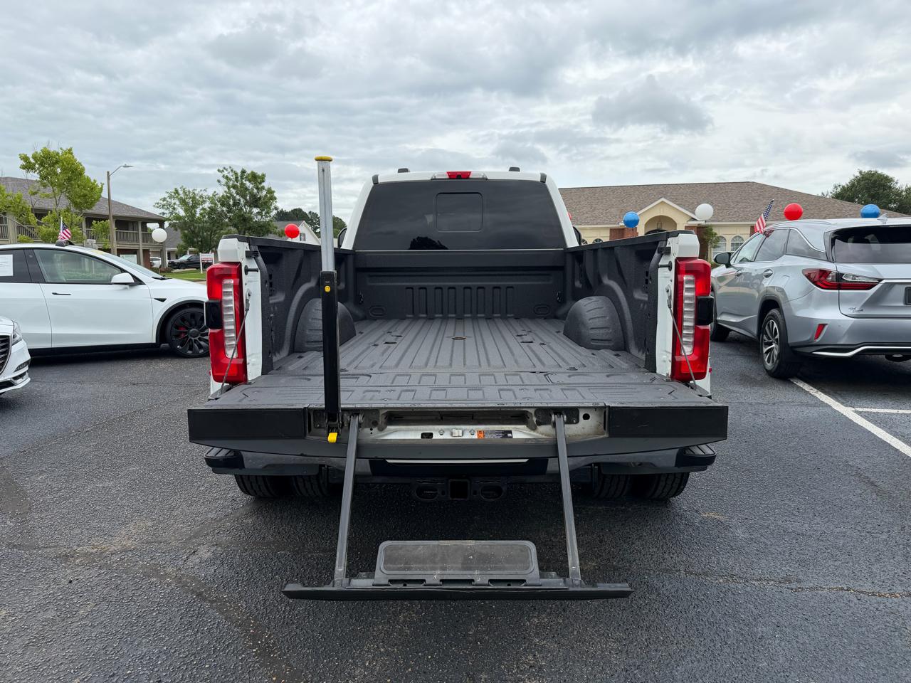 Ford F-350 SD Lariat Crew Cab SWB DRW 4WD 2024