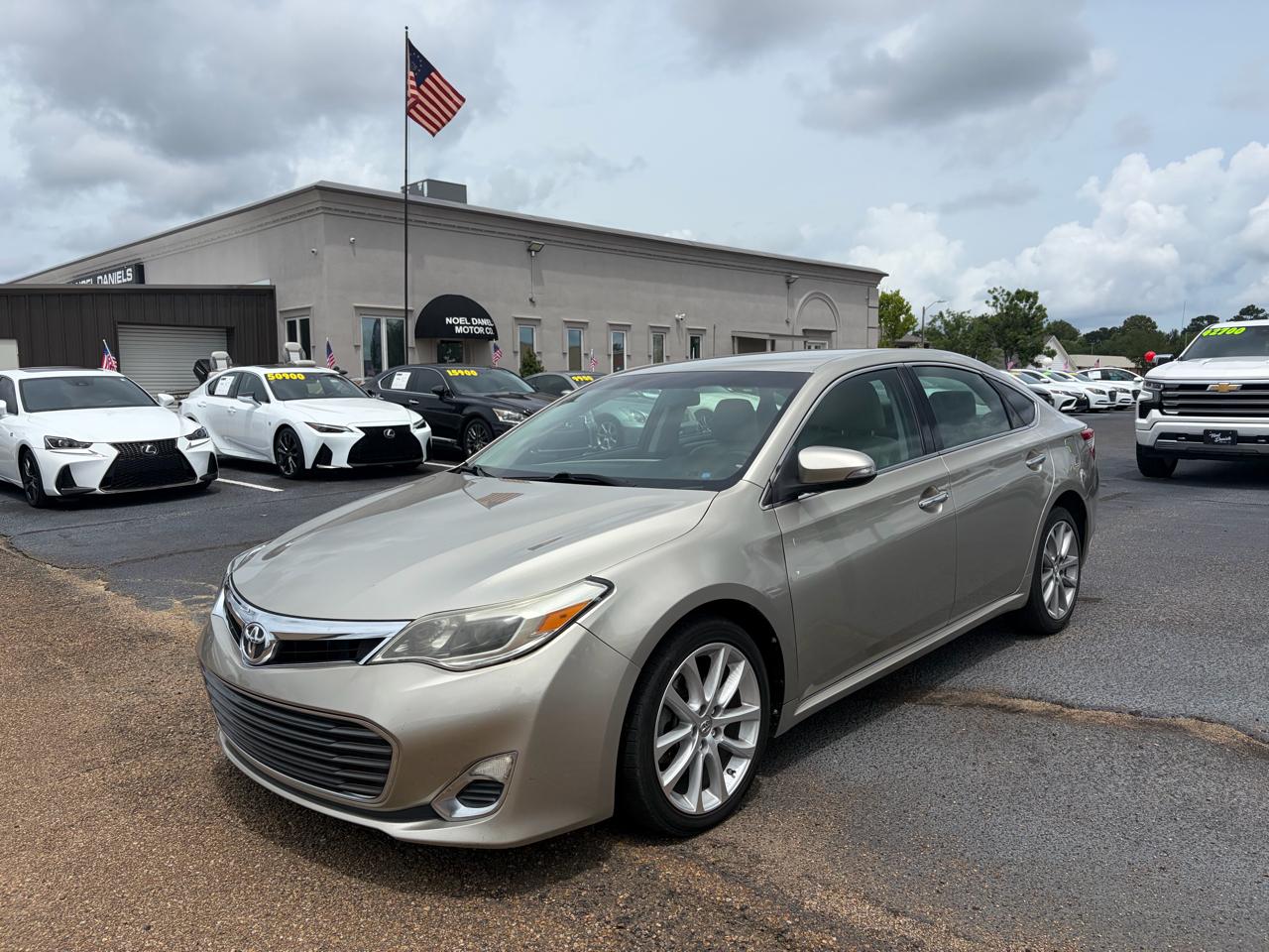 2014 Toyota Avalon XLE's photo