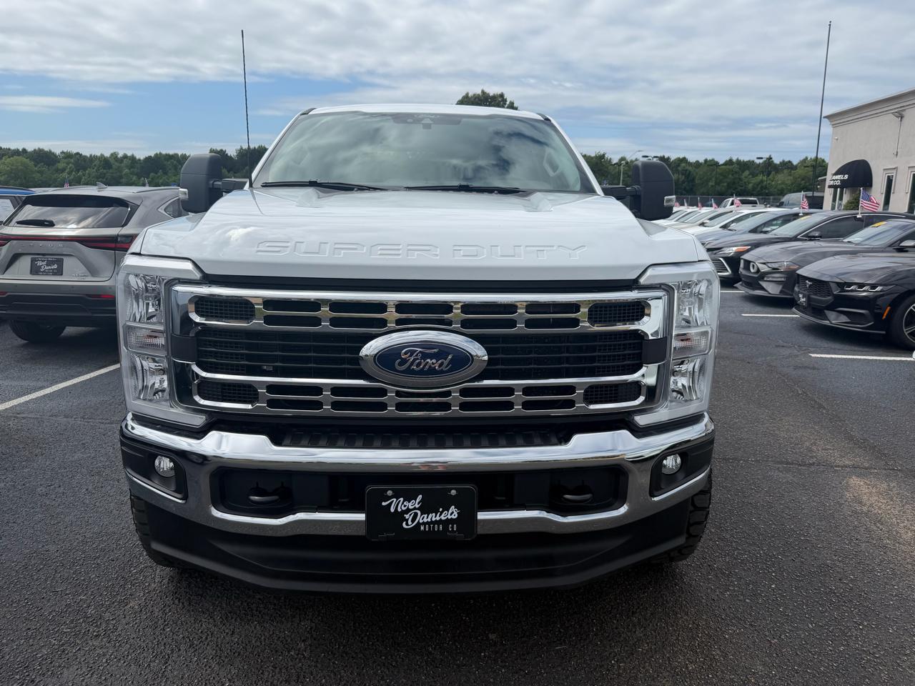 Ford F-250 SD XLT Crew Cab 4WD 2025