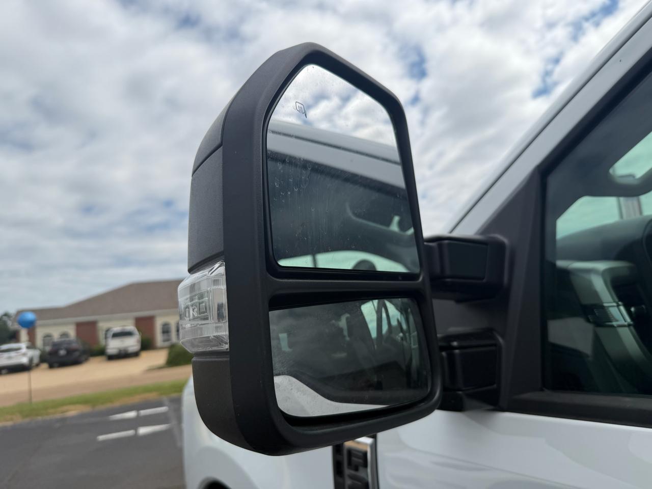Ford F-250 SD XLT Crew Cab 4WD 2025