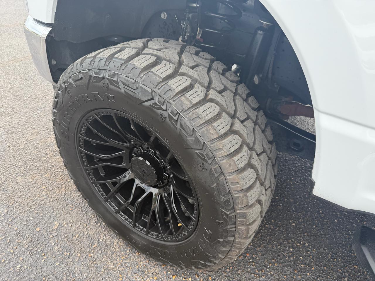 Ford F-250 SD XLT Crew Cab 4WD 2025