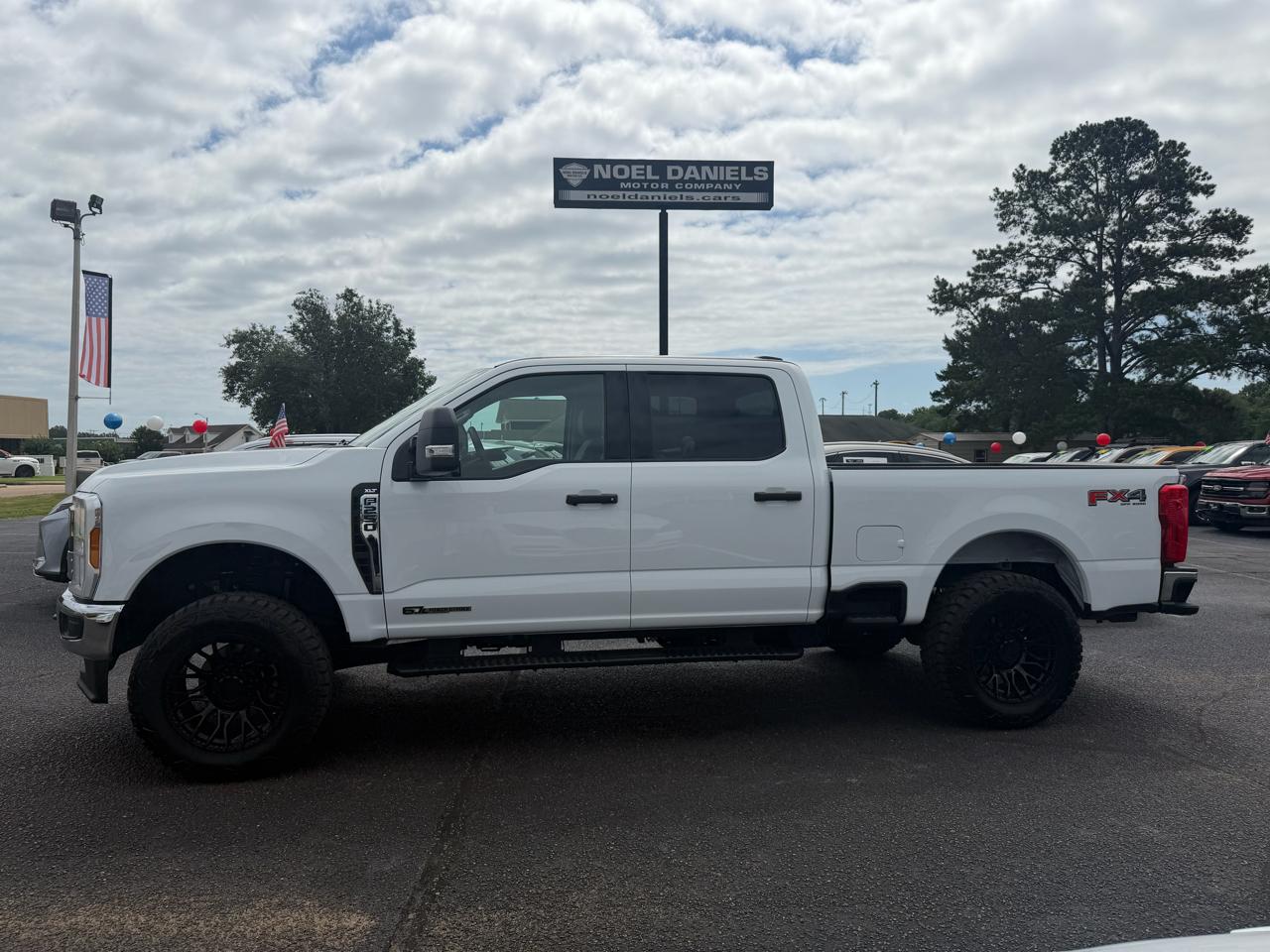 Ford F-250 SD XLT Crew Cab 4WD 2025