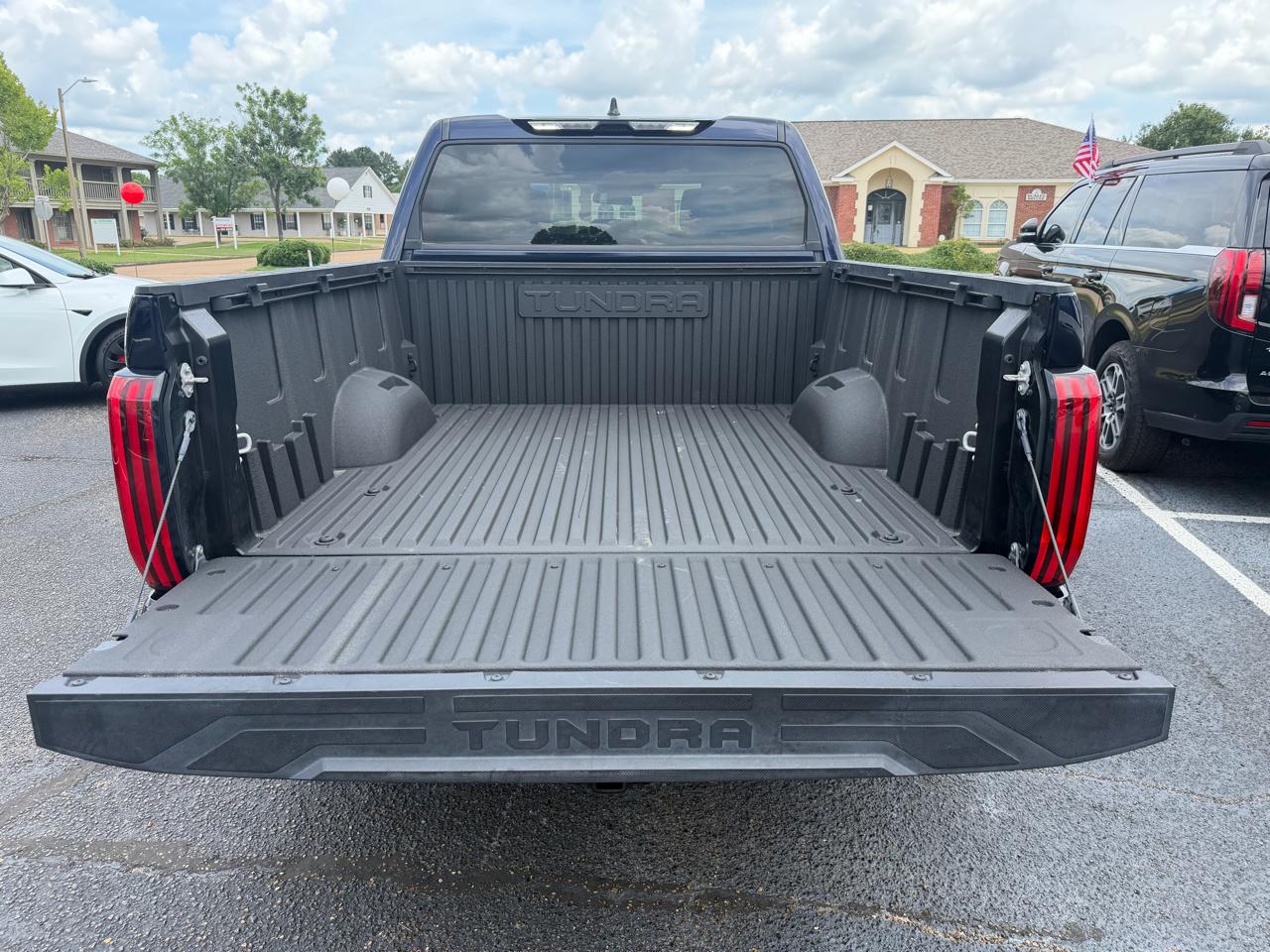 Toyota Tundra SR5 CrewMax 4WD 2023