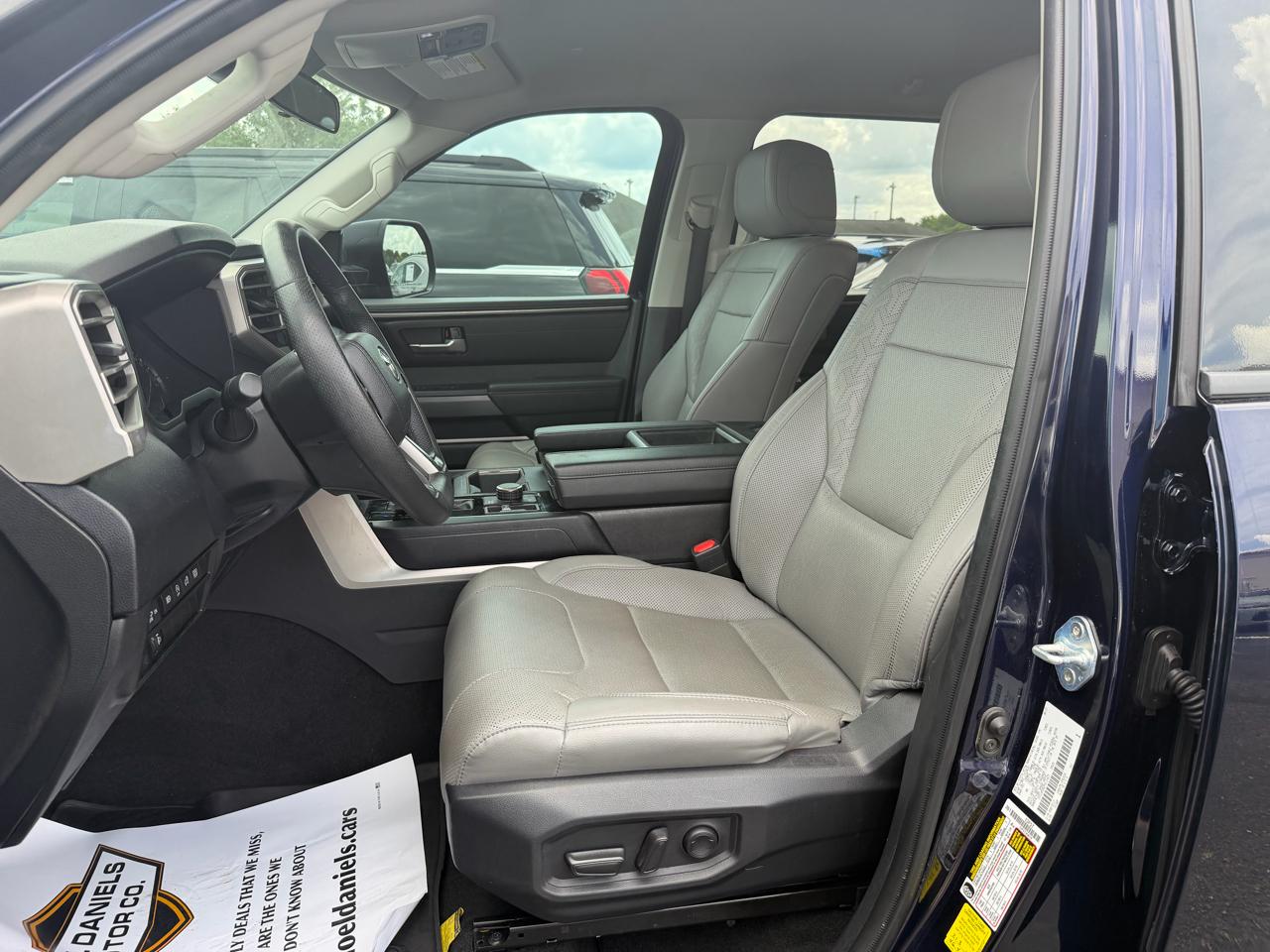 Toyota Tundra SR5 CrewMax 4WD 2023