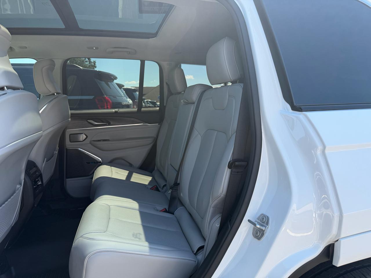 Jeep Grand Cherokee Overland 4WD 2022