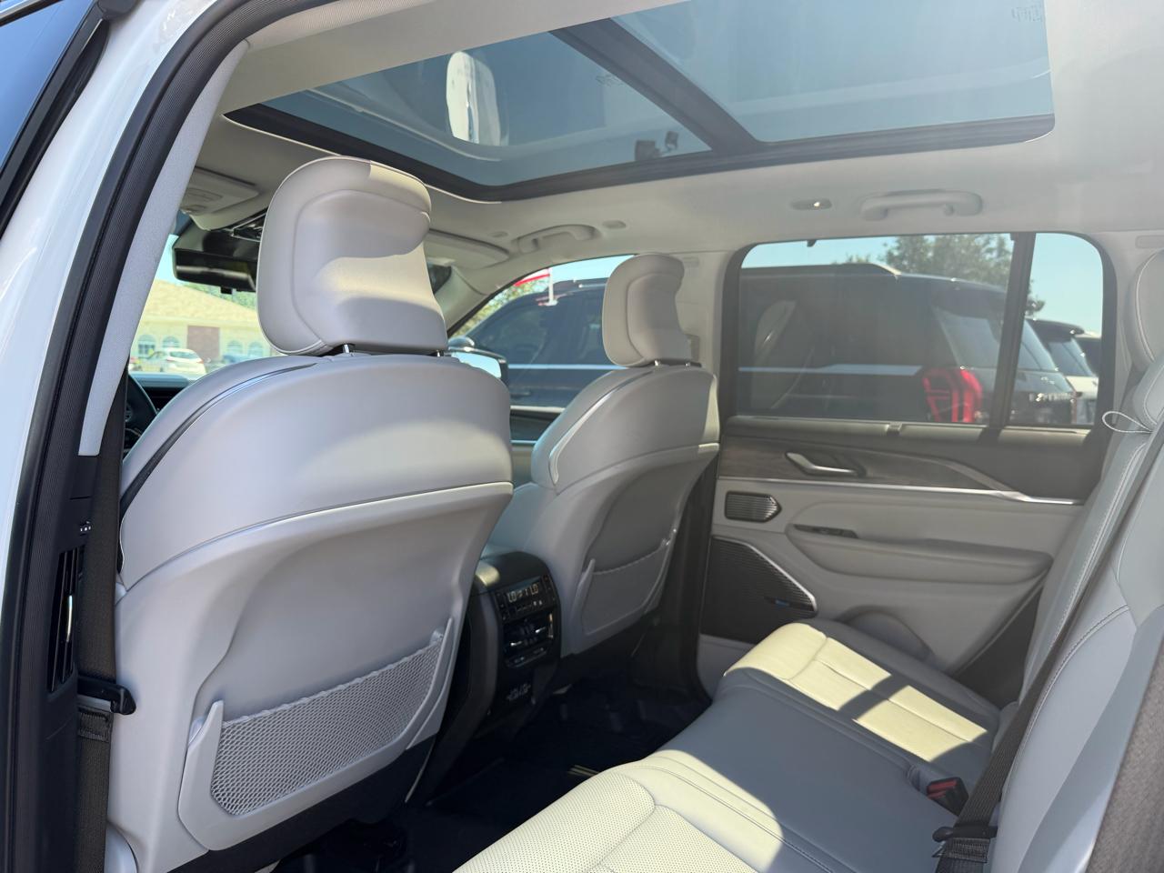 Jeep Grand Cherokee Overland 4WD 2022