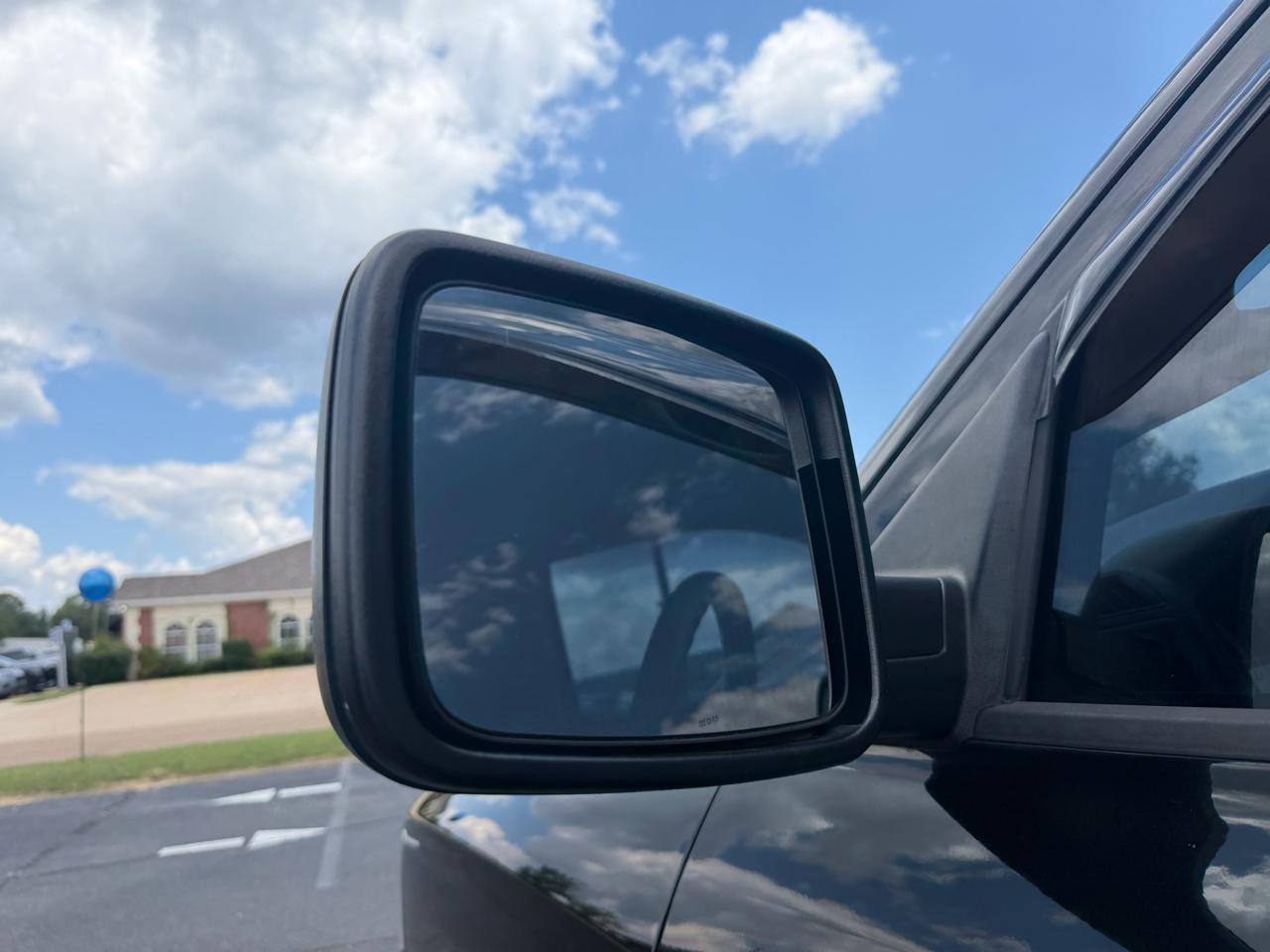RAM 1500 2WD Reg Cab 120.5" Express 2015