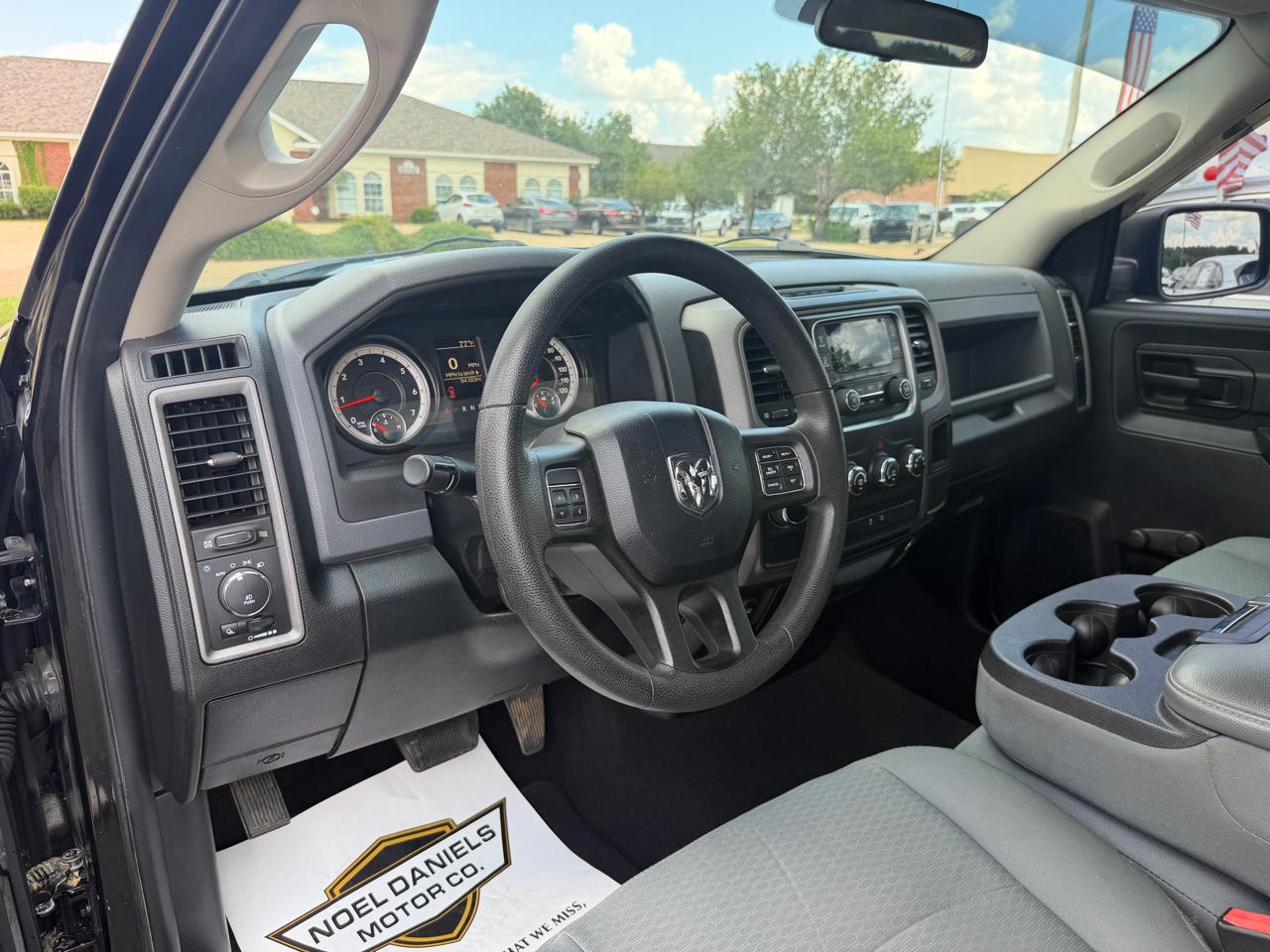 RAM 1500 2WD Reg Cab 120.5" Express 2015
