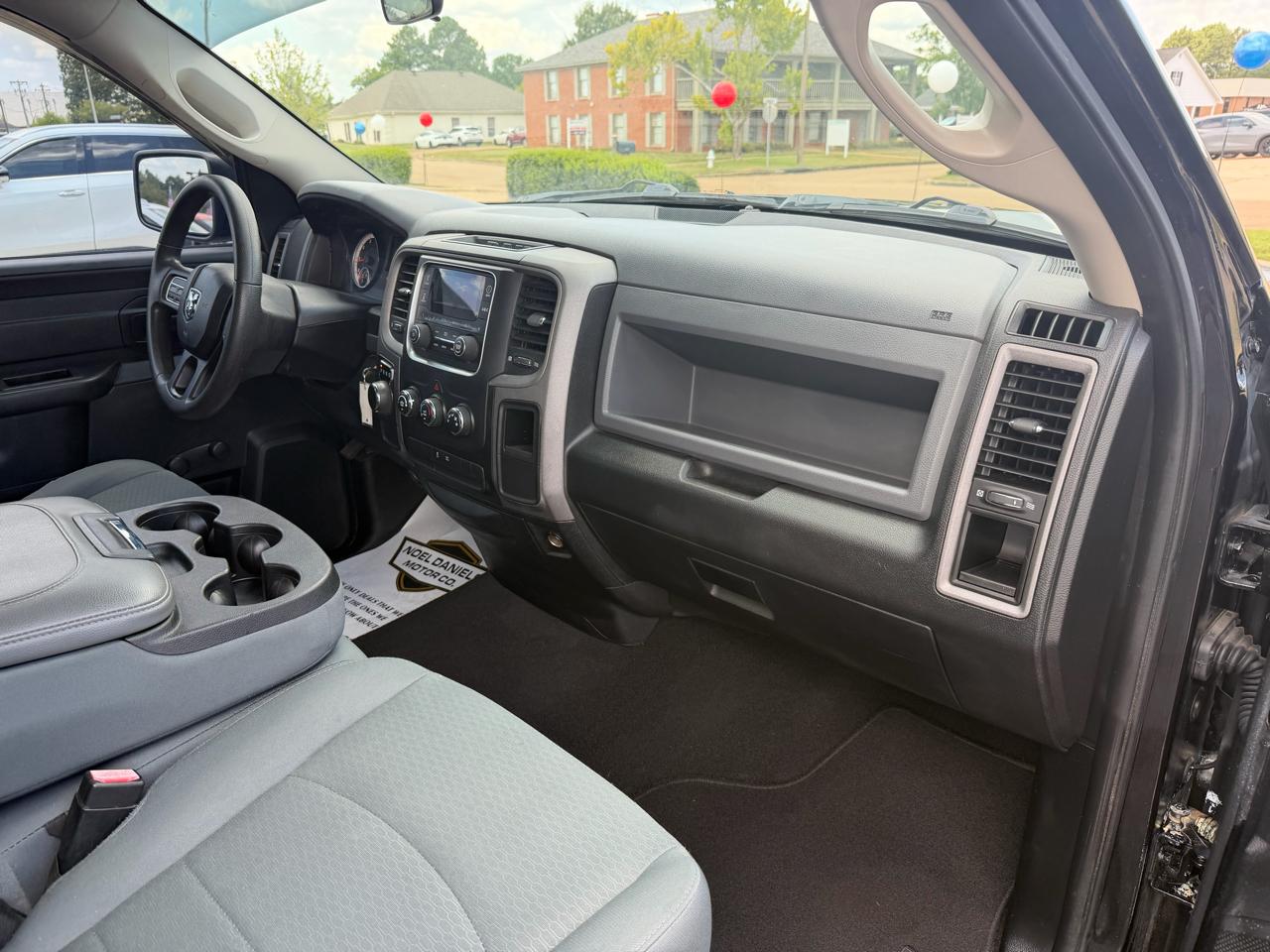 RAM 1500 2WD Reg Cab 120.5" Express 2015
