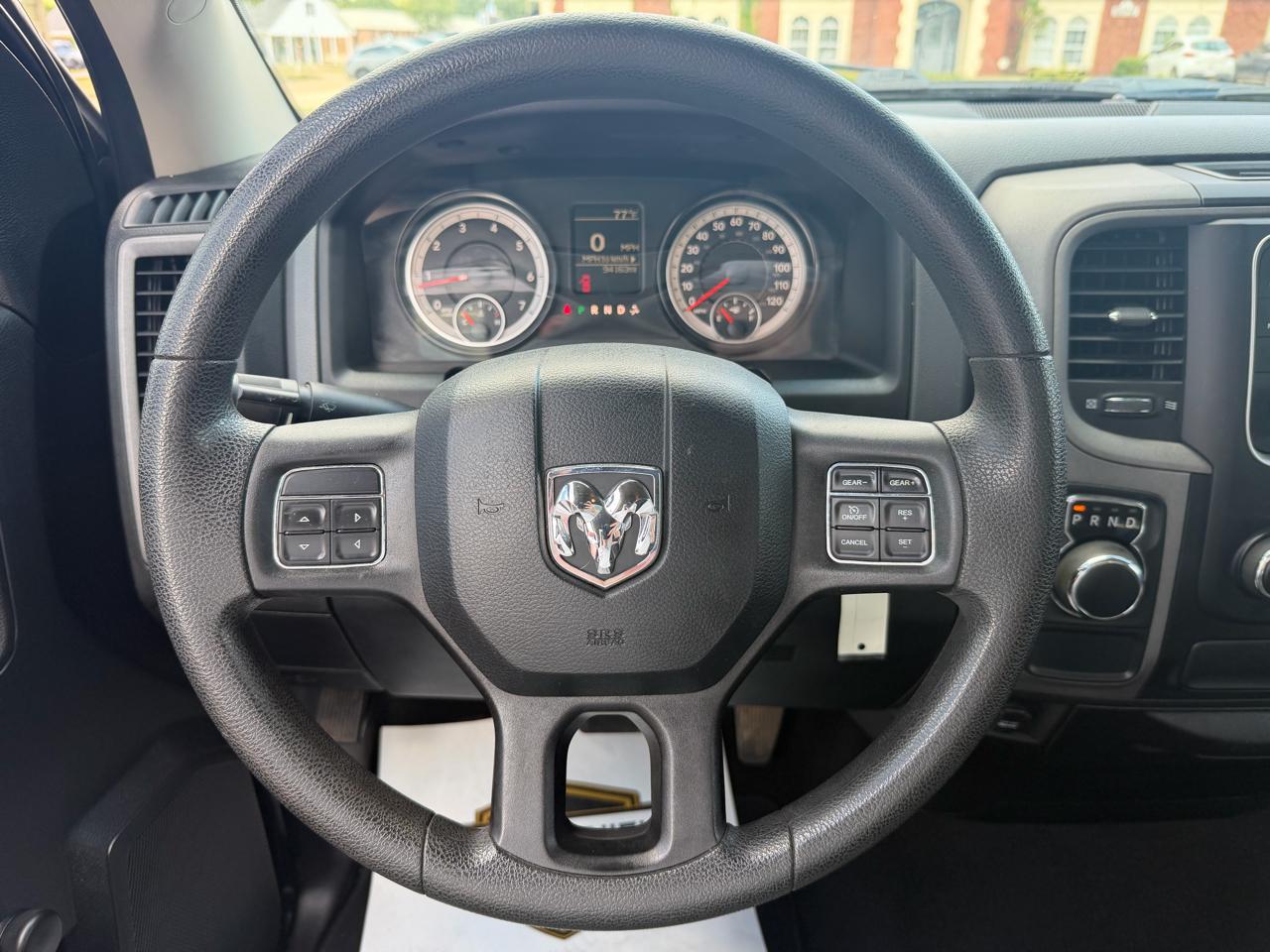 RAM 1500 2WD Reg Cab 120.5" Express 2015