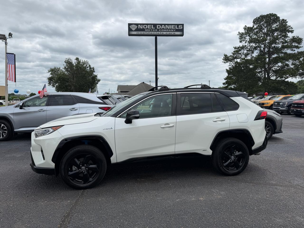Toyota RAV4 Hybrid XLE AWD 2021