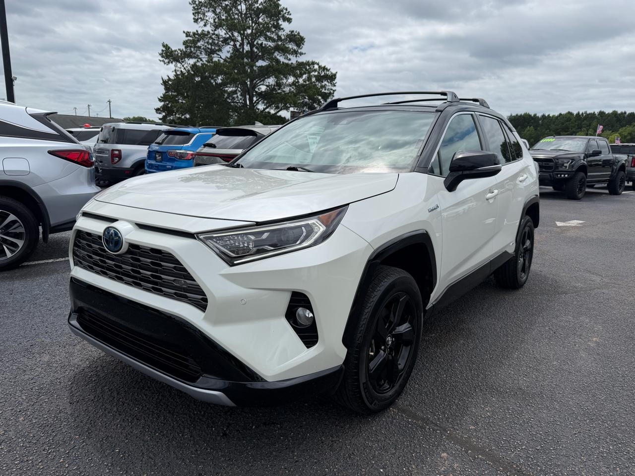 Toyota RAV4 Hybrid XLE AWD 2021