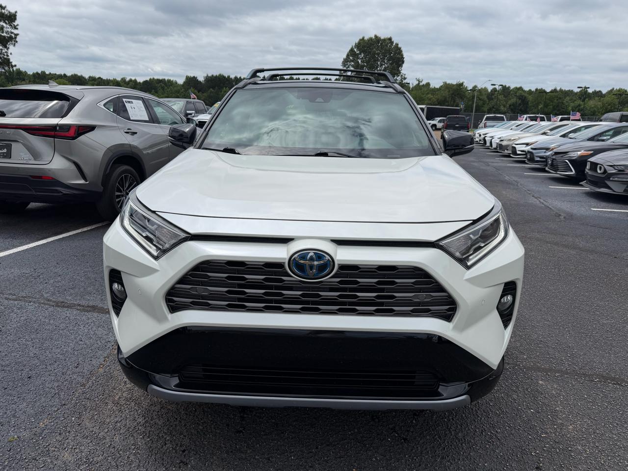 Toyota RAV4 Hybrid XLE AWD 2021