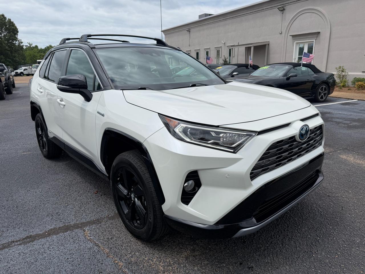 Toyota RAV4 Hybrid XLE AWD 2021