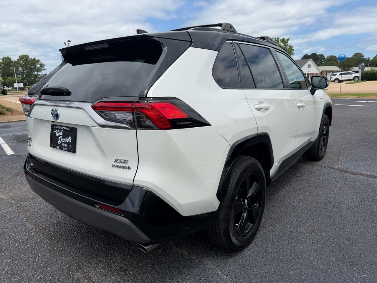 Toyota RAV4 Hybrid XLE AWD 2021