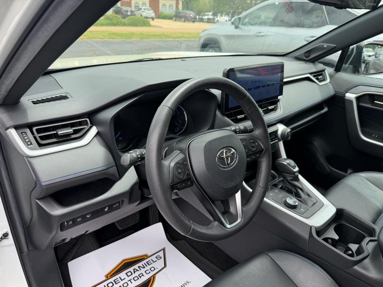 Toyota RAV4 Hybrid XLE AWD 2021