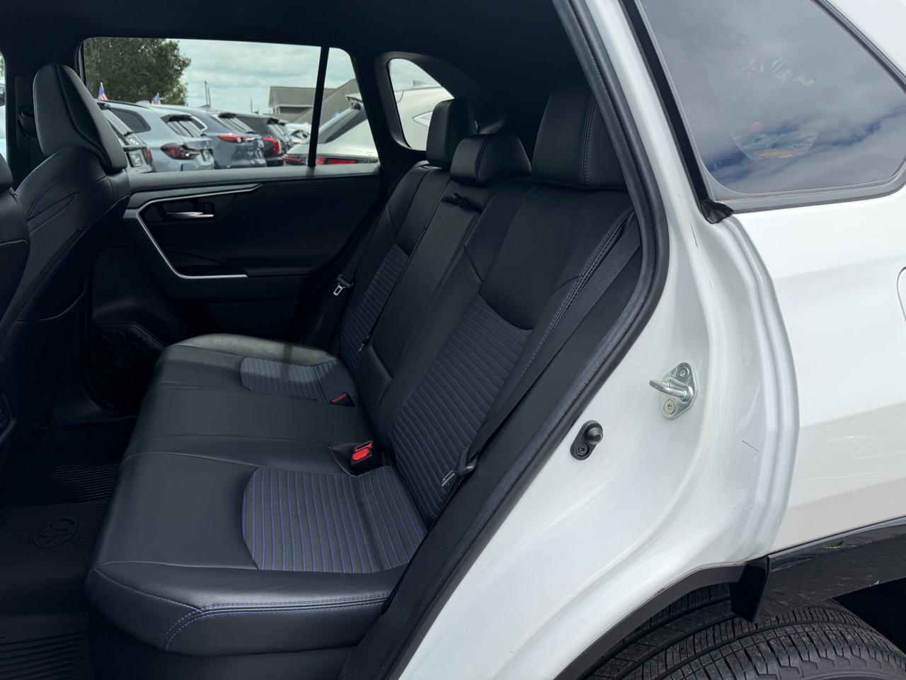 Toyota RAV4 Hybrid XLE AWD 2021