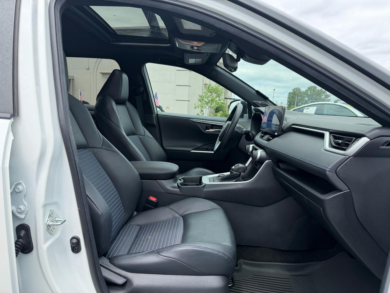 Toyota RAV4 Hybrid XLE AWD 2021