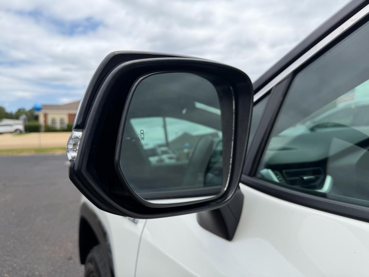 Toyota RAV4 Hybrid XLE AWD 2021